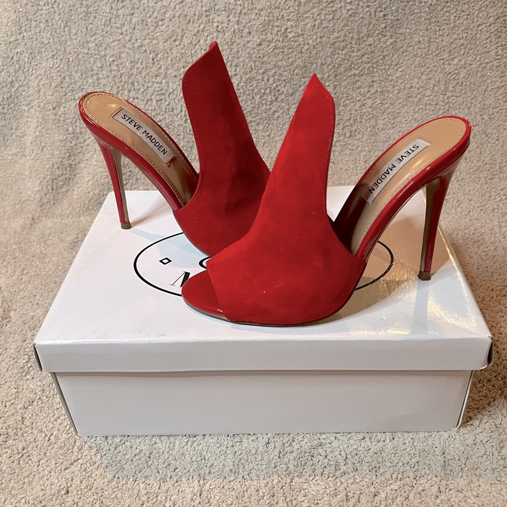 HP 🎉 STEVE MADDEN Sinful Red Heels